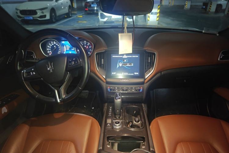 Used Maserati Ghibli 2018 3.0T Luxury Edition Center Console