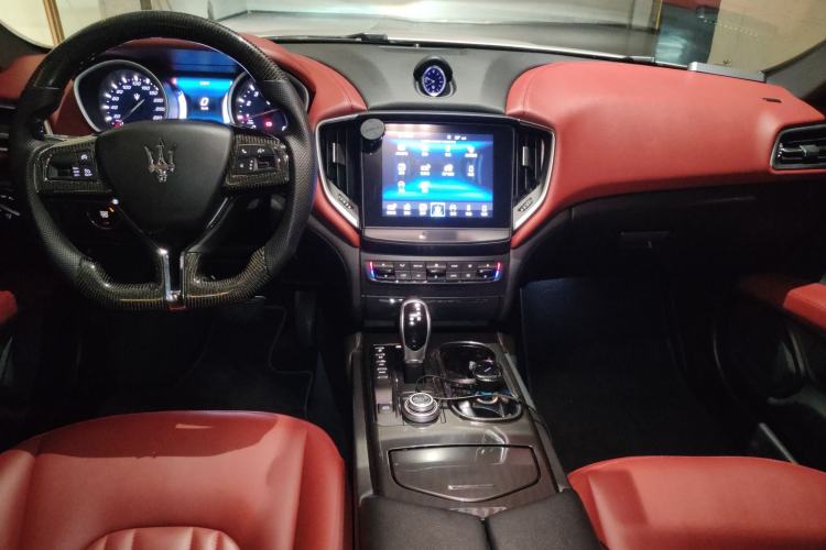 Used Maserati Ghibli 2018 Revised Version 3.0T Standard Edition Center Console