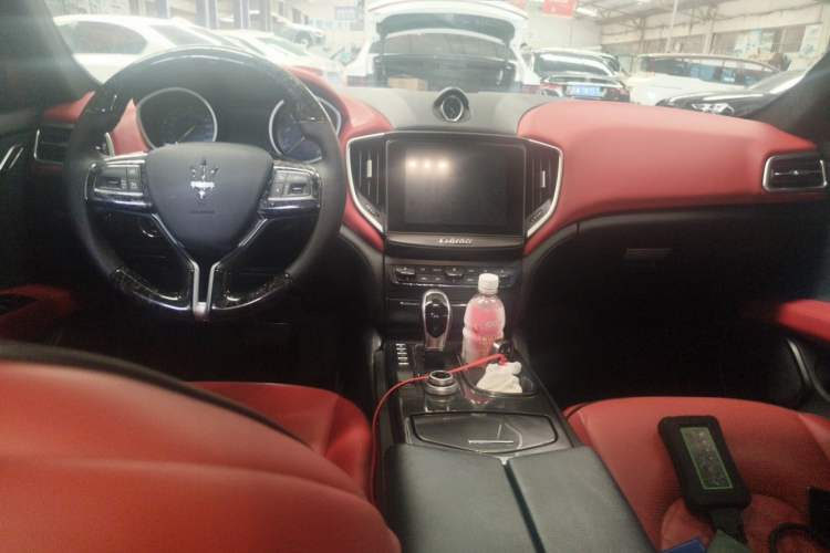 Used Maserati Ghibli 2018 Revised Version 3.0T Standard Edition Center Console