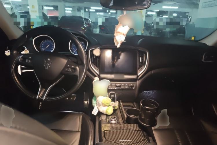 Used Maserati Ghibli 2018 3.0T Sport Edition Center Console