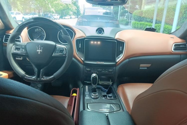 Used Maserati Ghibli 2018 Revised Version 3.0T Standard Edition Center Console