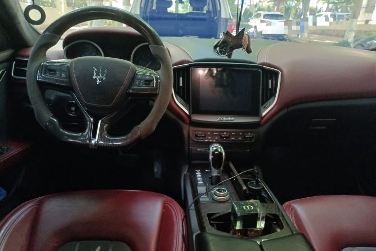 Used Maserati Ghibli 2018 3.0T Luxury Edition Center Console