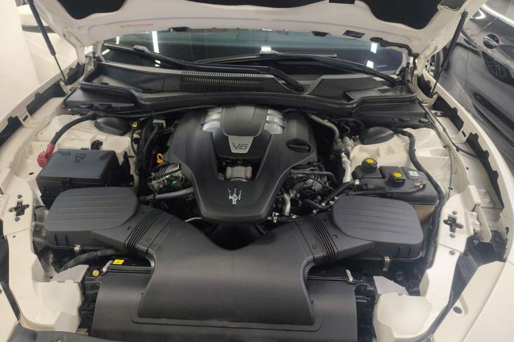 Used Maserati Ghibli 2018 Revised Version 3.0T Standard Edition Engine Bay