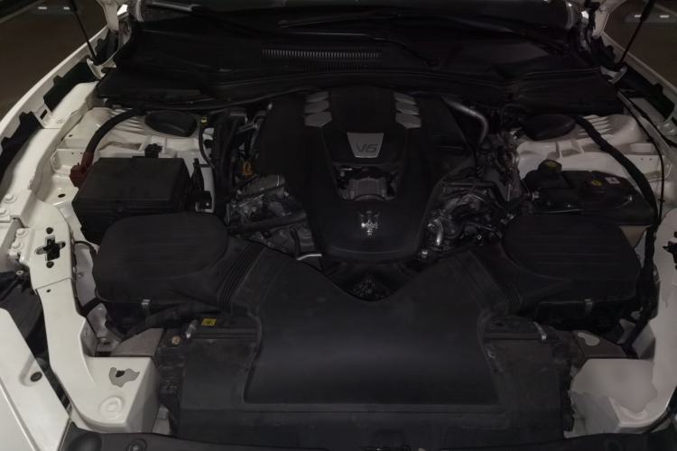Used Maserati Ghibli 2018 Revised Version 3.0T Standard Edition Engine Bay
