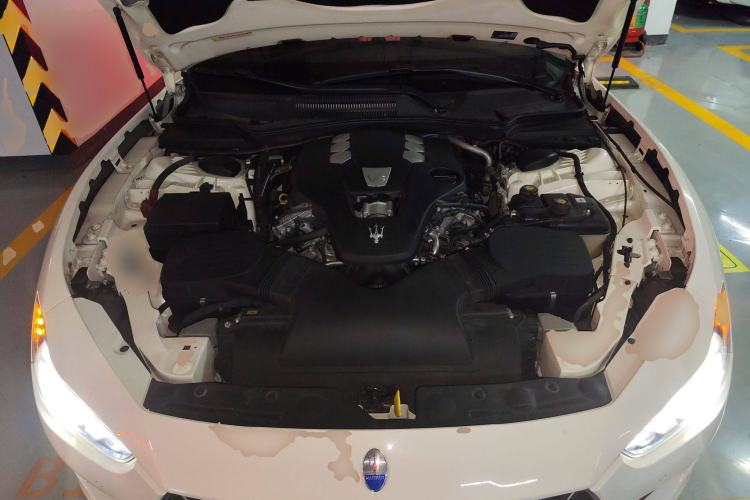 Used Maserati Ghibli 2018 Revised Version 3.0T Standard Edition Engine Bay