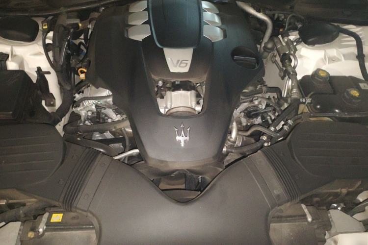 Used Maserati Ghibli 2018 Revised Version 3.0T Standard Edition Engine Bay