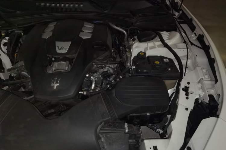 Used Maserati Ghibli 2018 Revised Version 3.0T Standard Edition Engine Bay Left