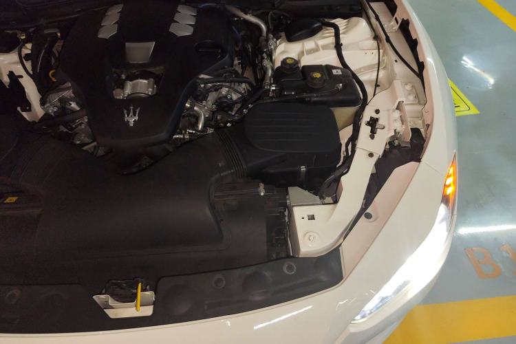 Used Maserati Ghibli 2018 Revised Version 3.0T Standard Edition Engine Bay Left