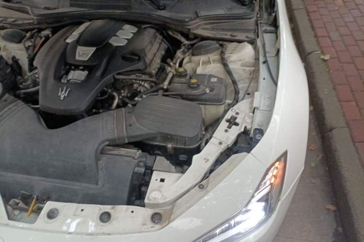 Used Maserati Ghibli 2018 3.0T Luxury Edition Engine Bay Left