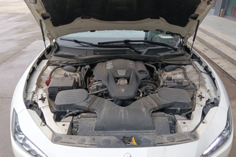 Used Maserati Ghibli 2018 Revised Version 3.0T Standard Edition Engine Bay