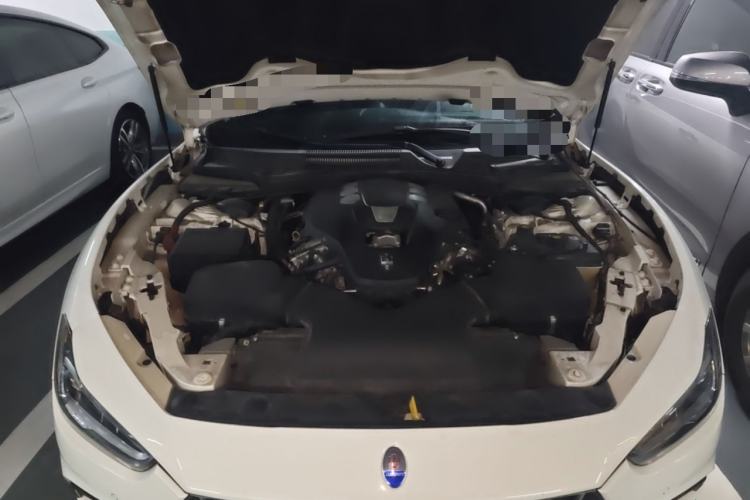 Used Maserati Ghibli 2018 3.0T Sport Edition Engine Bay