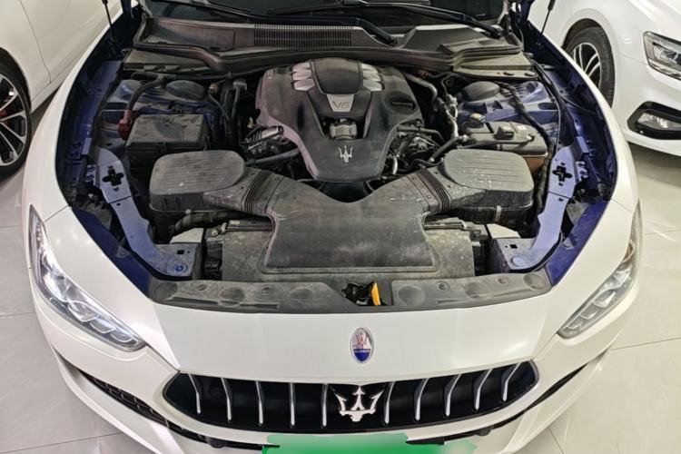 Used Maserati Ghibli 2018 Revised Version 3.0T Standard Edition Engine Bay