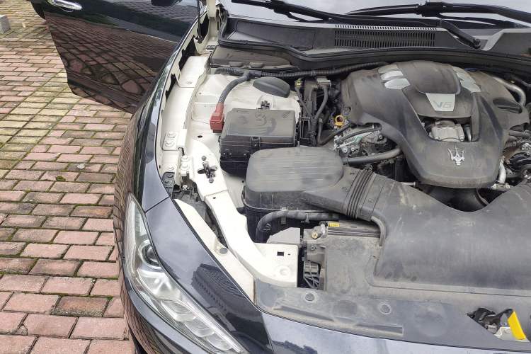 Used Maserati Ghibli 2018 3.0T Standard Edition Engine Bay Right