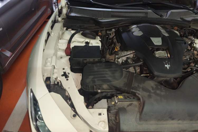Used Maserati Ghibli 2018 Revised Version 3.0T Standard Edition Engine Bay Right