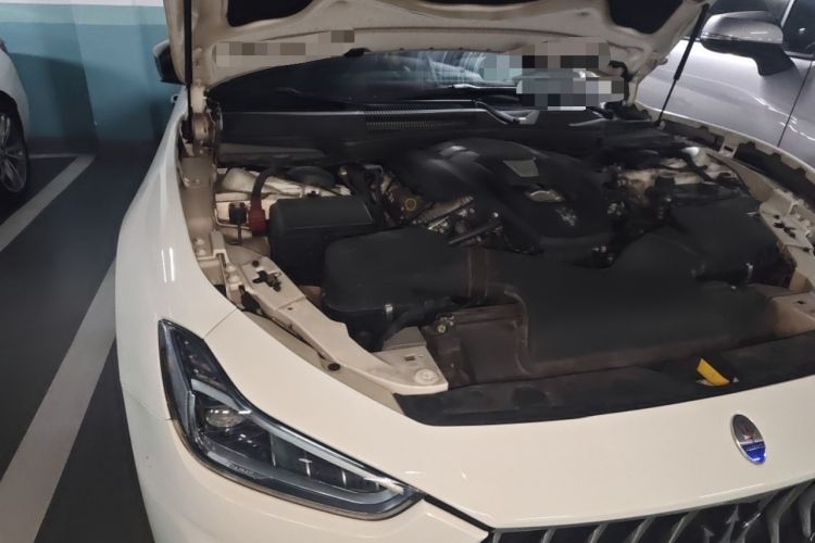 Used Maserati Ghibli 2018 3.0T Sport Edition Engine Bay Right
