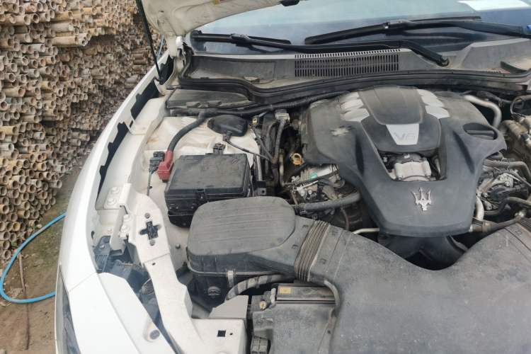 Used Maserati Ghibli 2018 3.0T Sport Edition Engine Bay Right