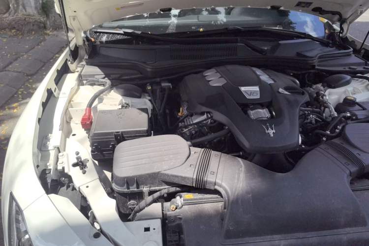 Used Maserati Ghibli 2018 3.0T Luxury Edition Engine Bay Right
