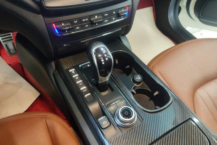 Used Maserati Ghibli 2018 Revised Version 3.0T Standard Edition Gear Lever