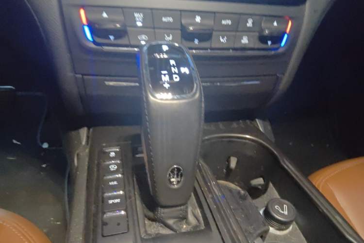 Used Maserati Ghibli 2018 3.0T Luxury Edition Gear Lever