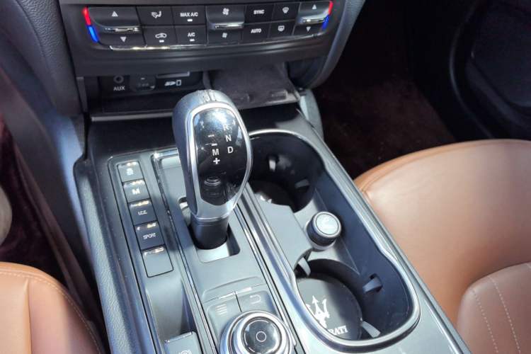 Used Maserati Ghibli 2018 3.0T Luxury Edition Gear Lever
