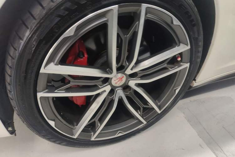 Used Maserati Ghibli 2018 Revised Version 3.0T Standard Edition Left Front Wheel Hub