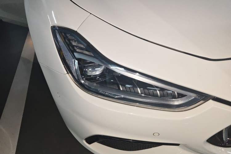 Used Maserati Ghibli 2018 3.0T Sport Edition Right Front Headlight