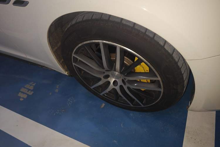 Used Maserati Ghibli 2018 3.0T Luxury Edition Right Front Wheel Hub