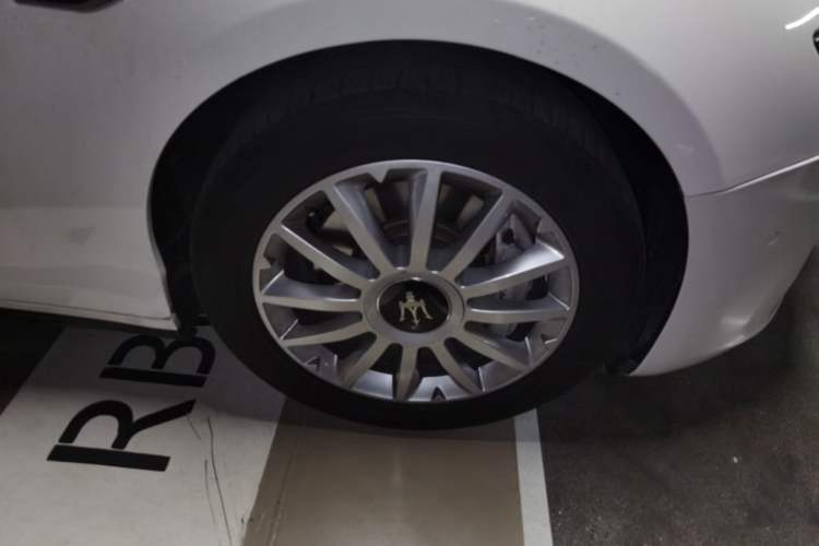 Used Maserati Ghibli 2018 Revised Version 3.0T Standard Edition Right Front Wheel Hub