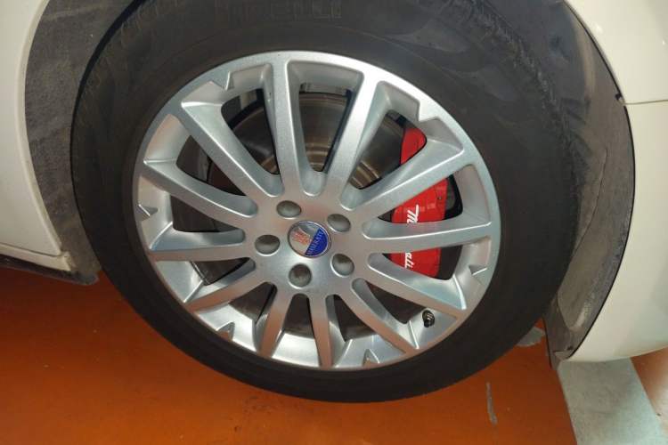 Used Maserati Ghibli 2018 Revised Version 3.0T Standard Edition Right Front Wheel Hub