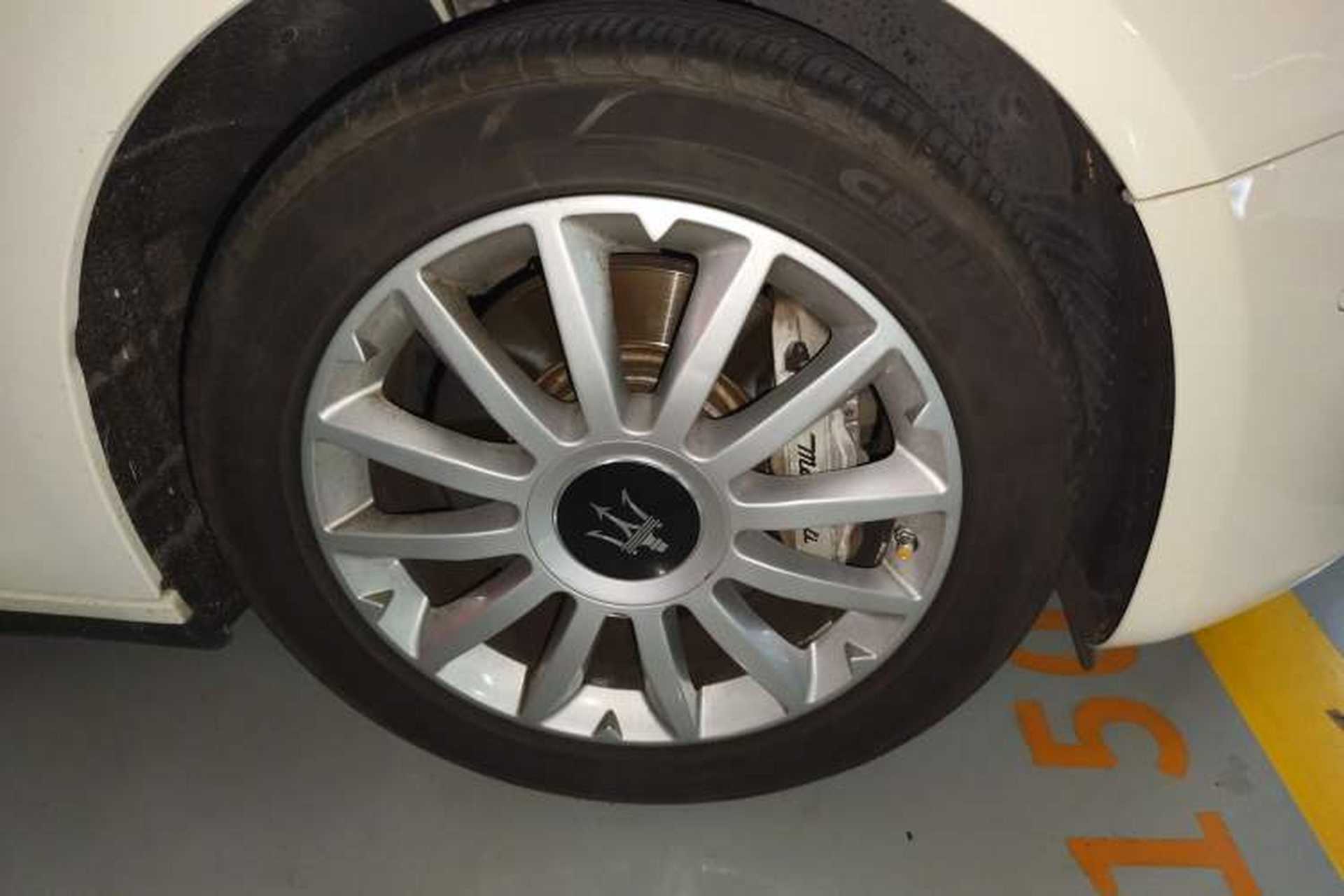 Used Maserati Ghibli 2018 Revised Version 3.0T Standard Edition Right Front Wheel Hub