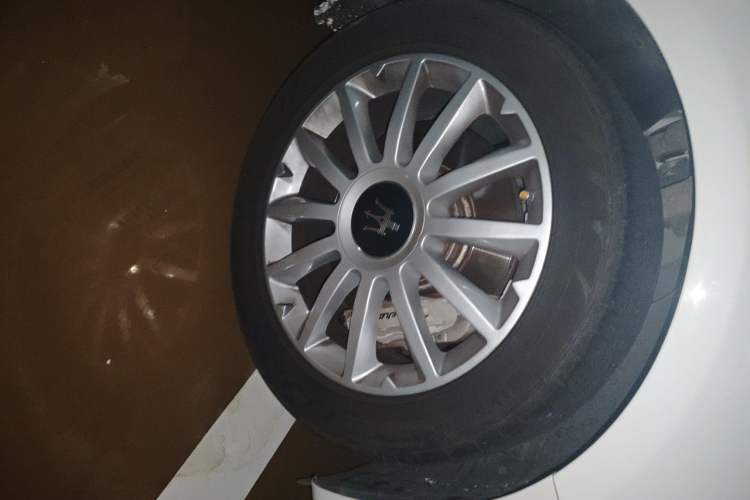 Used Maserati Ghibli 2018 Revised Version 3.0T Standard Edition Right Front Wheel Hub