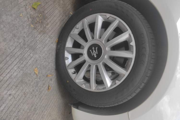 Used Maserati Ghibli 2018 Revised Version 3.0T Standard Edition Right Front Wheel Hub