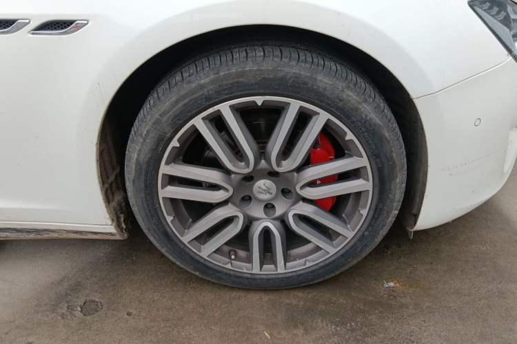Used Maserati Ghibli 2018 Revised Version 3.0T Standard Edition Right Front Wheel Hub