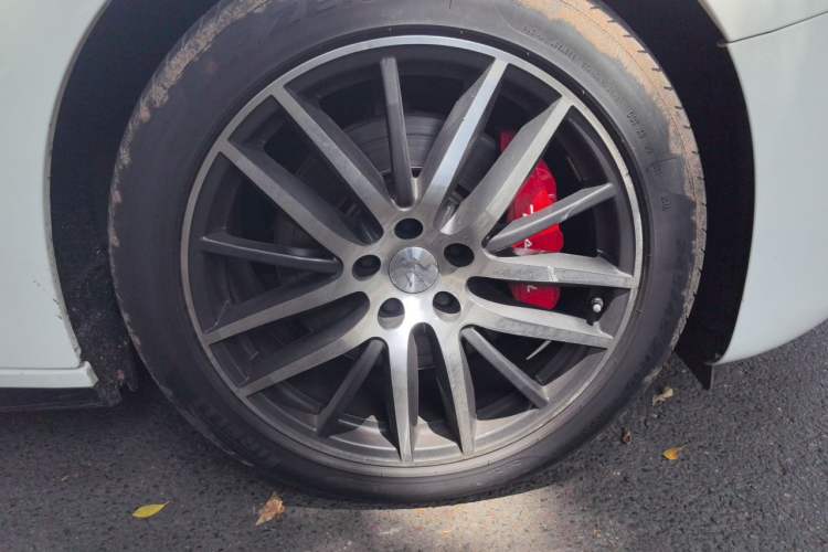 Used Maserati Ghibli 2018 3.0T Luxury Edition Right Front Wheel Hub