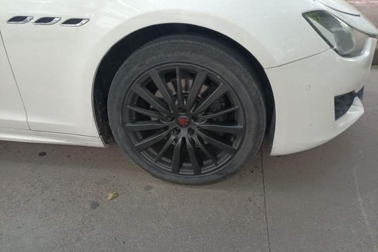 Used Maserati Ghibli 2018 3.0T Luxury Edition Right Front Wheel Hub