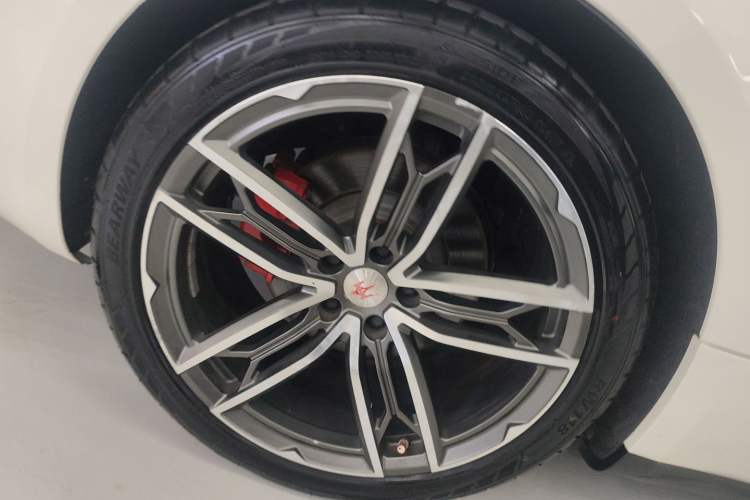 Used Maserati Ghibli 2018 Revised Version 3.0T Standard Edition Right Rear Wheel Hub
