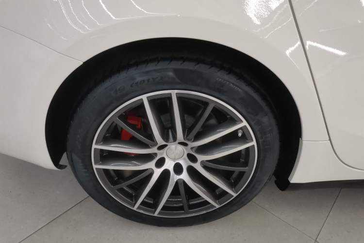 Used Maserati Ghibli 2018 3.0T Standard Edition Right Rear Wheel Hub