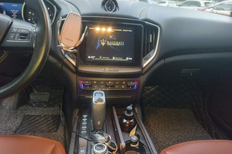 Used Maserati Ghibli 2019 3.0T Luxury Edition China VI Standard Audio And AC Panel