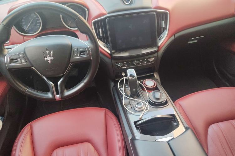 Used Maserati Ghibli 2019 3.0T Luxury Edition China VI Standard Center Console