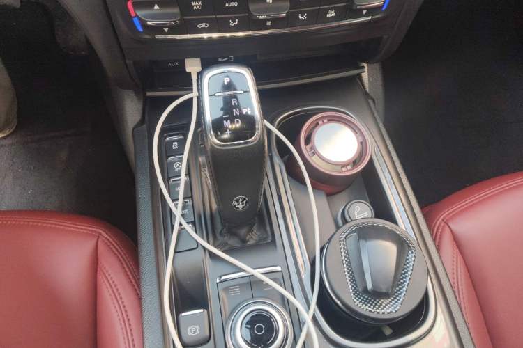 Used Maserati Ghibli 2019 3.0T Luxury Edition China VI Standard Gear Lever