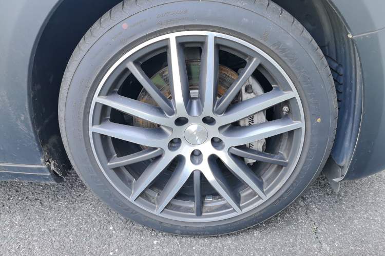 Used Maserati Ghibli 2019 3.0T Standard Version China V Emission Standard Right Front Wheel Hub