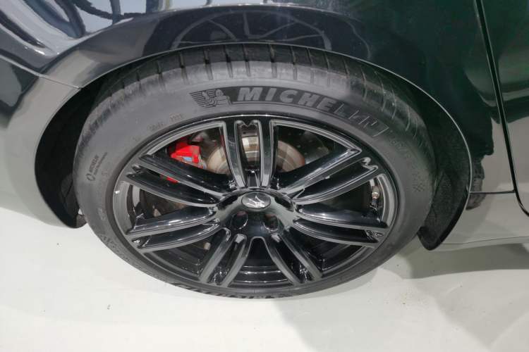Used Maserati Ghibli 2019 3.0T Diamond Black Global Limited Edition China VI Standard Right Rear Wheel Hub