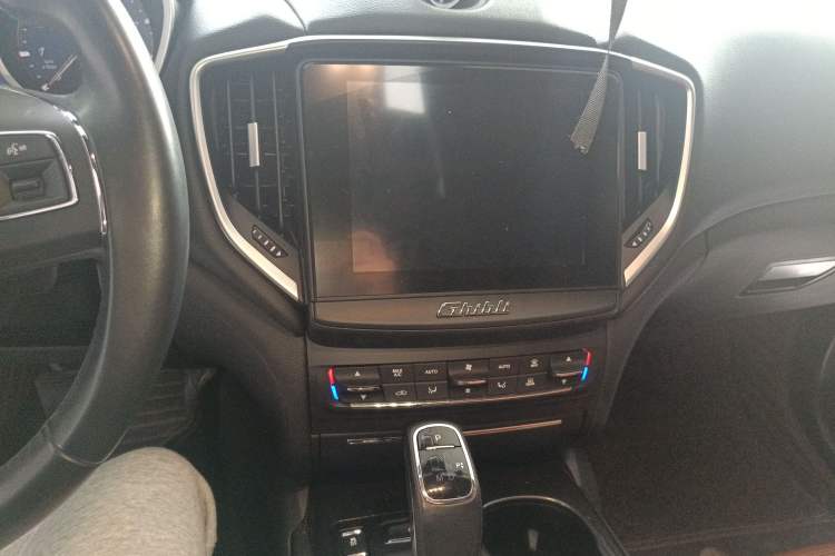 Used Maserati Ghibli 2019 3.0T Standard Version China VI Audio And AC Panel