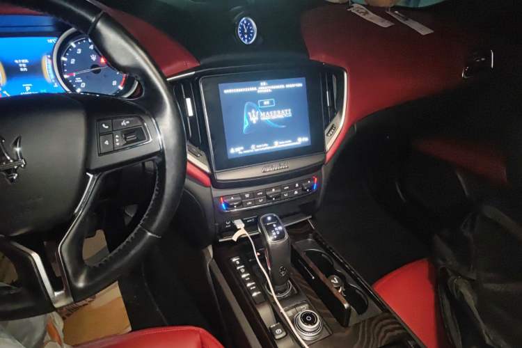 Used Maserati Ghibli 2019 3.0T Luxury Edition China VI Standard Audio And AC Panel