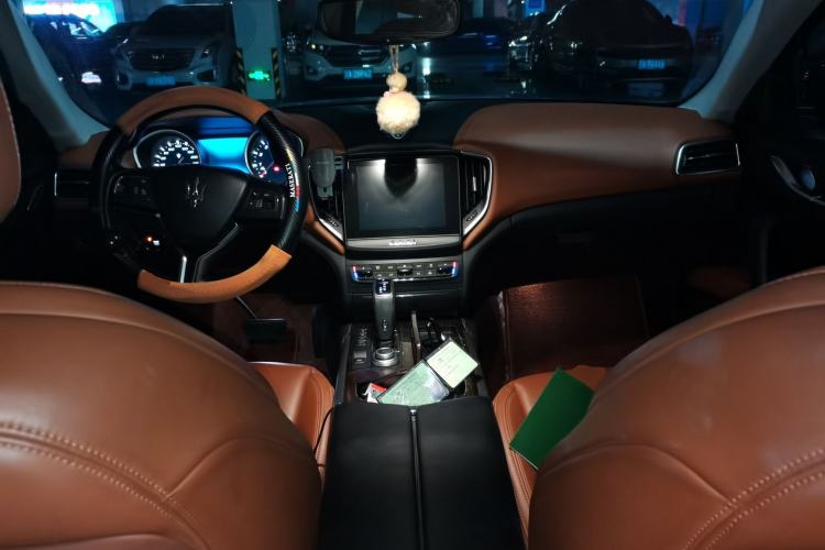 Used Maserati Ghibli 2019 3.0T Standard Version China V Emission Standard Center Console
