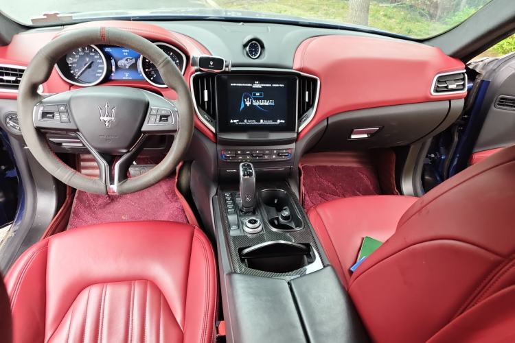 Used Maserati Ghibli 2019 3.0T Standard Version China V Emission Standard Center Console