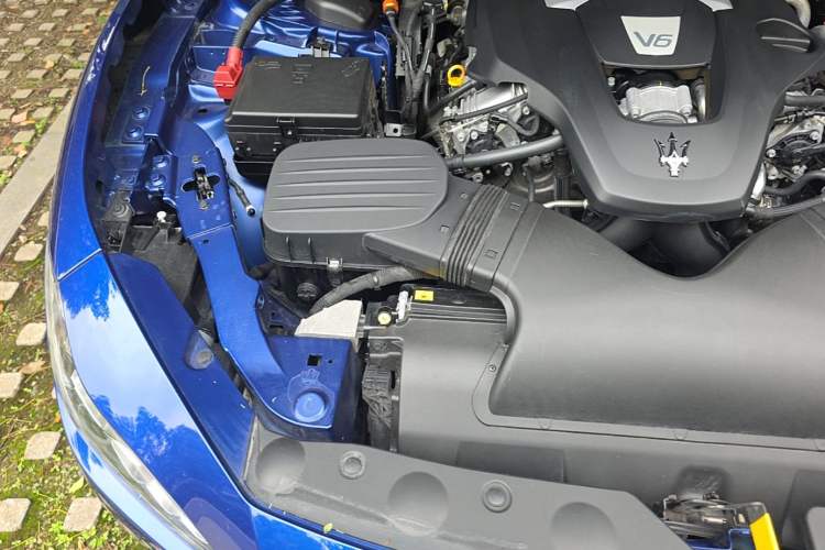 Used Maserati Ghibli 2019 3.0T Standard Version China V Emission Standard Engine Bay Right