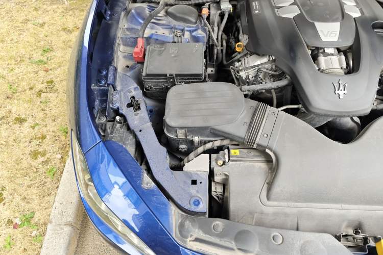 Used Maserati Ghibli 2019 3.0T Standard Version China V Emission Standard Engine Bay Right
