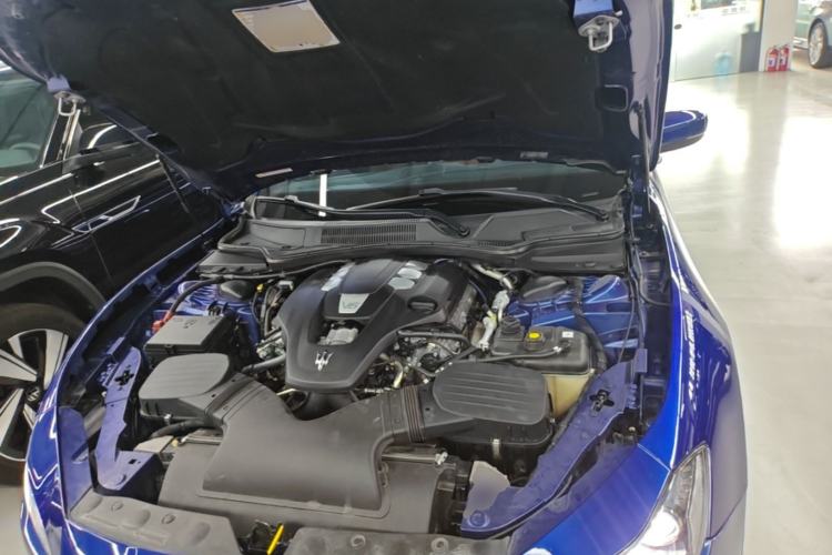 Used Maserati Ghibli 2019 3.0T Standard Version China V Emission Standard Engine Bay