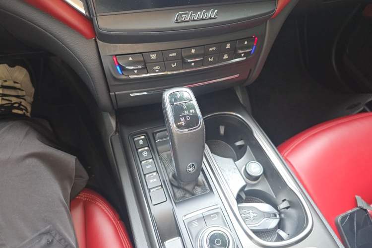 Used Maserati Ghibli 2019 3.0T Standard Version China V Emission Standard Gear Lever